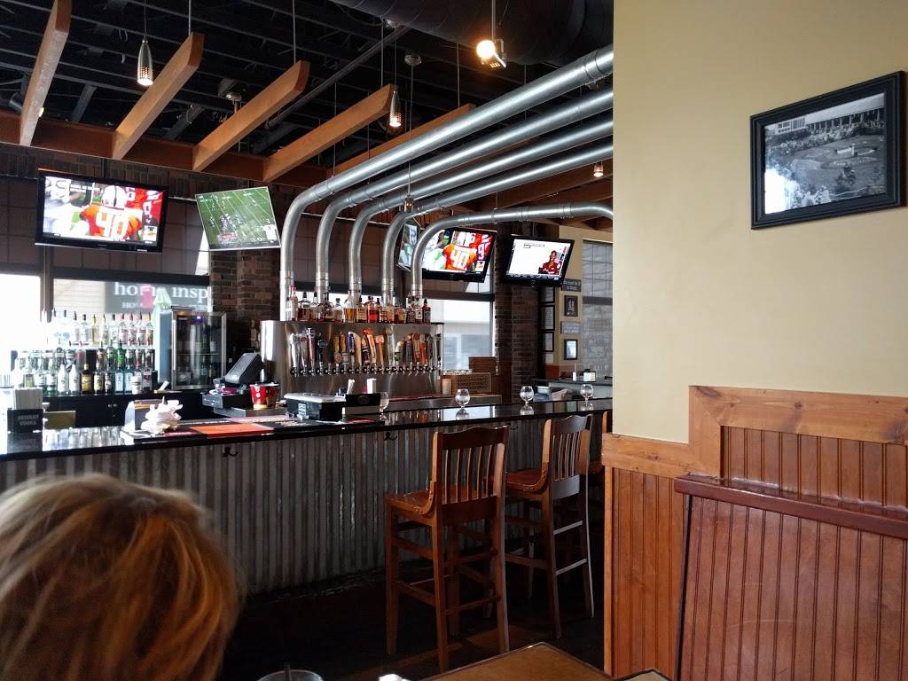 Boombozz Taphouse | restaurant | 1315 Herr Ln, Louisville, KY 40222, USA | 5023940000 OR +1 502-394-0000