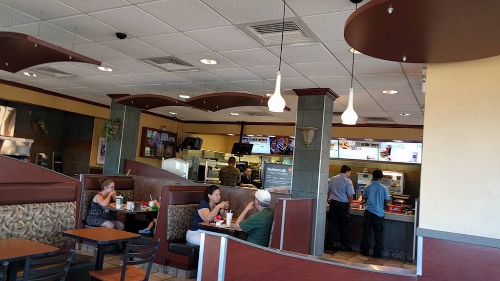 McDonalds | cafe | 28959 Mound Rd, Warren, MI 48092, USA | 5865760434 OR +1 586-576-0434