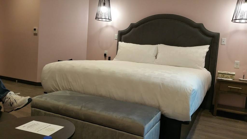 The Whittaker Inn | restaurant | 702 W 500 N, West Lafayette, IN 47906, USA | 7654412010 OR +1 765-441-2010