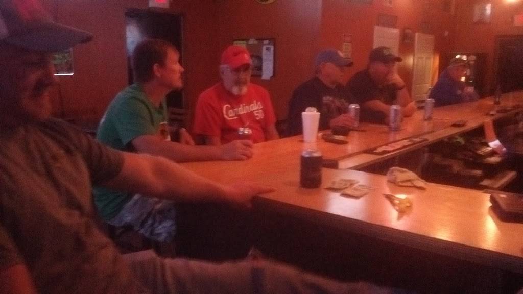 Pour House | restaurant | 111 E Locust St, Fieldon, IL 62031, USA | 6183763374 OR +1 618-376-3374