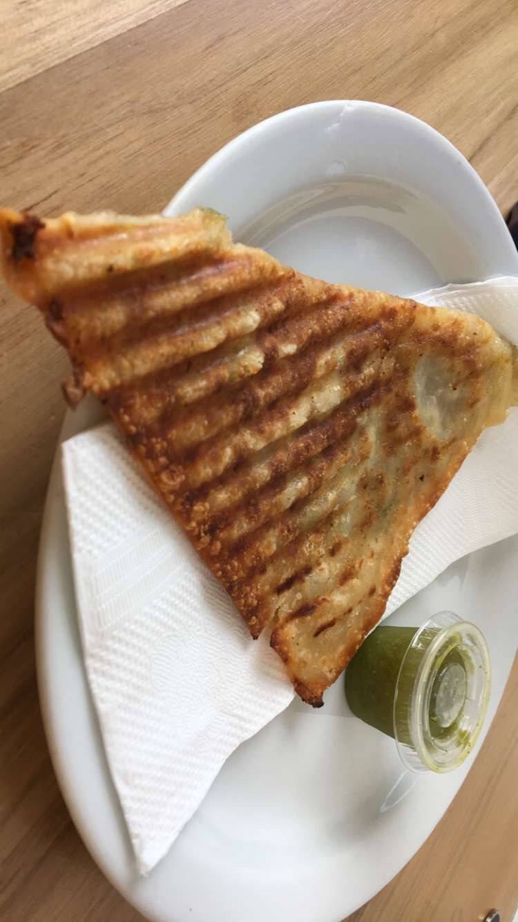 V Cafe | restaurant | 7013, 8164 Melrose Ave, Los Angeles, CA 90046, USA | 3239519577 OR +1 323-951-9577