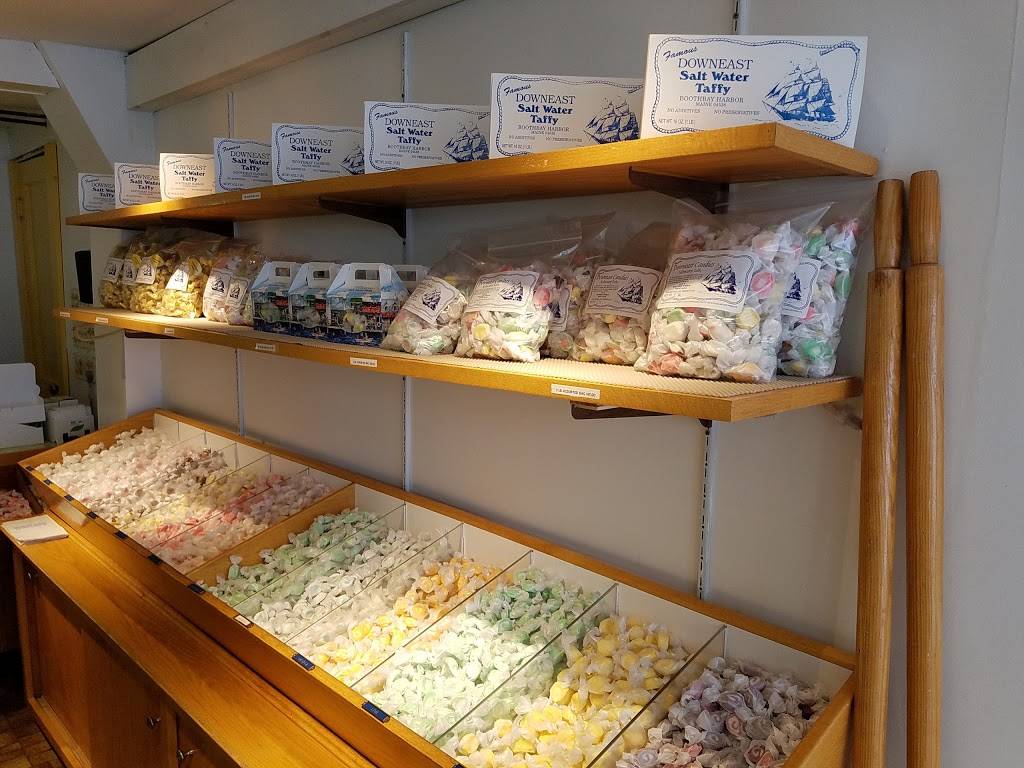 Daffy Taffy And Fudge Factory | restaurant | 2-14 By-Way, Boothbay Harbor, ME 04538, USA | 2076335178 OR +1 207-633-5178