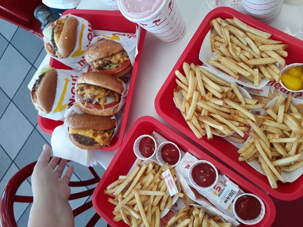 In-N-Out Burger | restaurant | 2200 S Central Ave, Compton, CA 90220, USA | 8007861000 OR +1 800-786-1000