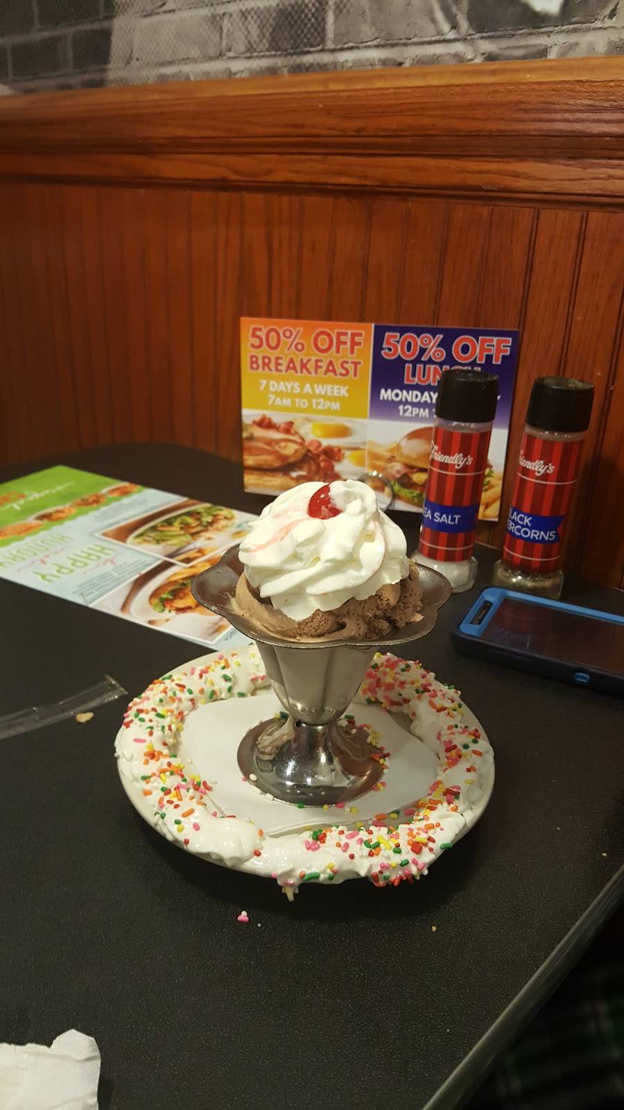 Friendlys | restaurant | 3047 NJ-38, Mt Laurel, NJ 08054, USA | 8567227557 OR +1 856-722-7557