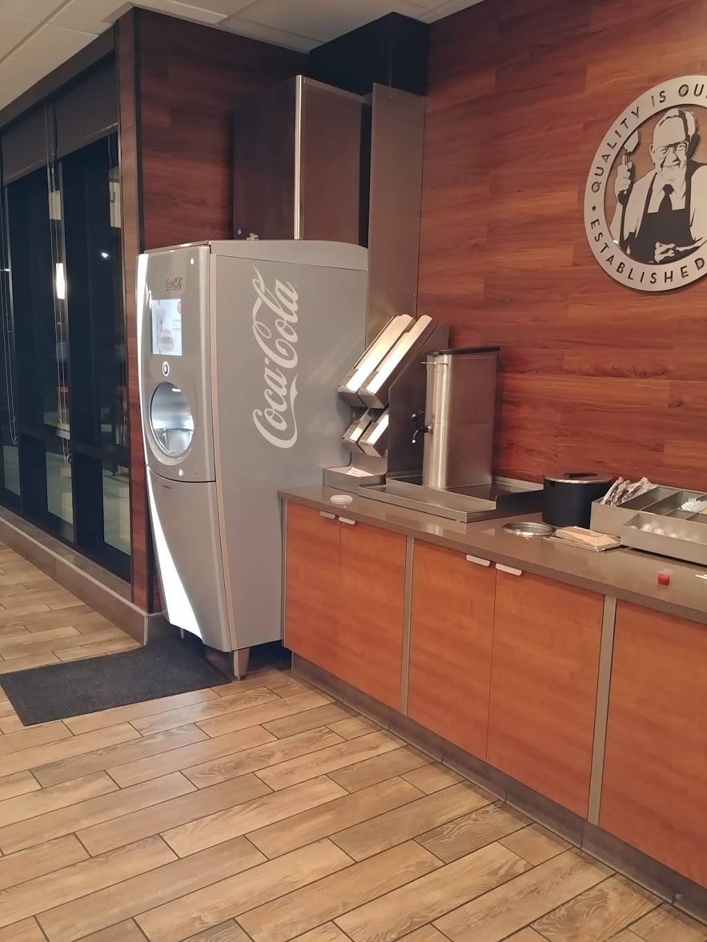 Wendys | restaurant | 705 N Main St, Corona, CA 92880, USA | 9517352739 OR +1 951-735-2739