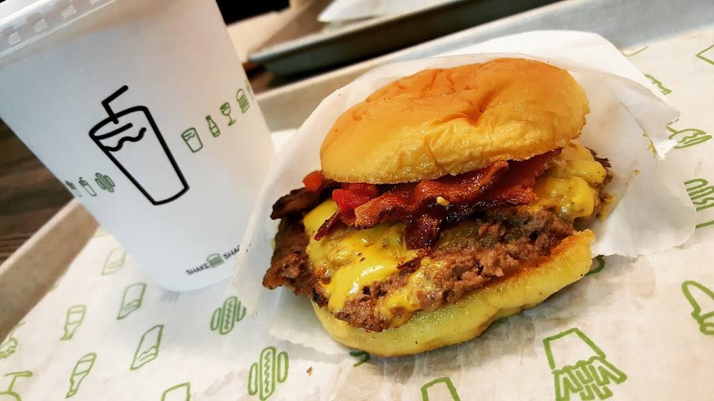 Shake Shack | restaurant | 71-26 Austin St, Forest Hills, NY 11375, USA | 7189283234 OR +1 718-928-3234