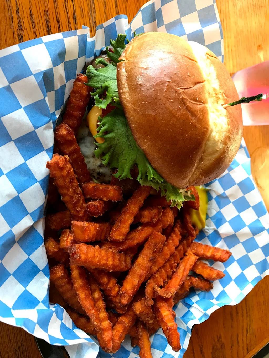 Nisqually Bar & Grill | restaurant | 10323 Martin Way E, Olympia, WA 98516, USA | 3604916123 OR +1 360-491-6123