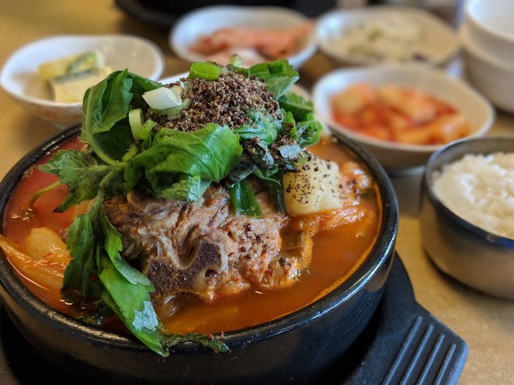 Moms House | restaurant | 3126 W 8th St, Los Angeles, CA 90012, USA | 2134808625 OR +1 213-480-8625