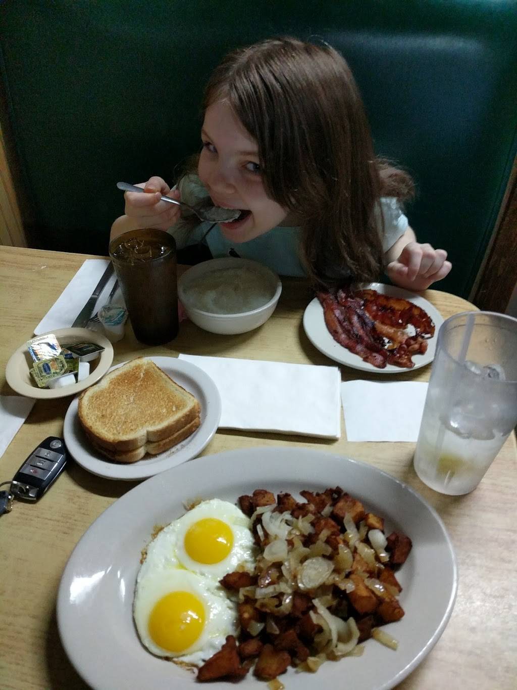 Cals Place | restaurant | 11007 SE 66th Terrace, Belleview, FL 34420, USA | 3523477909 OR +1 352-347-7909