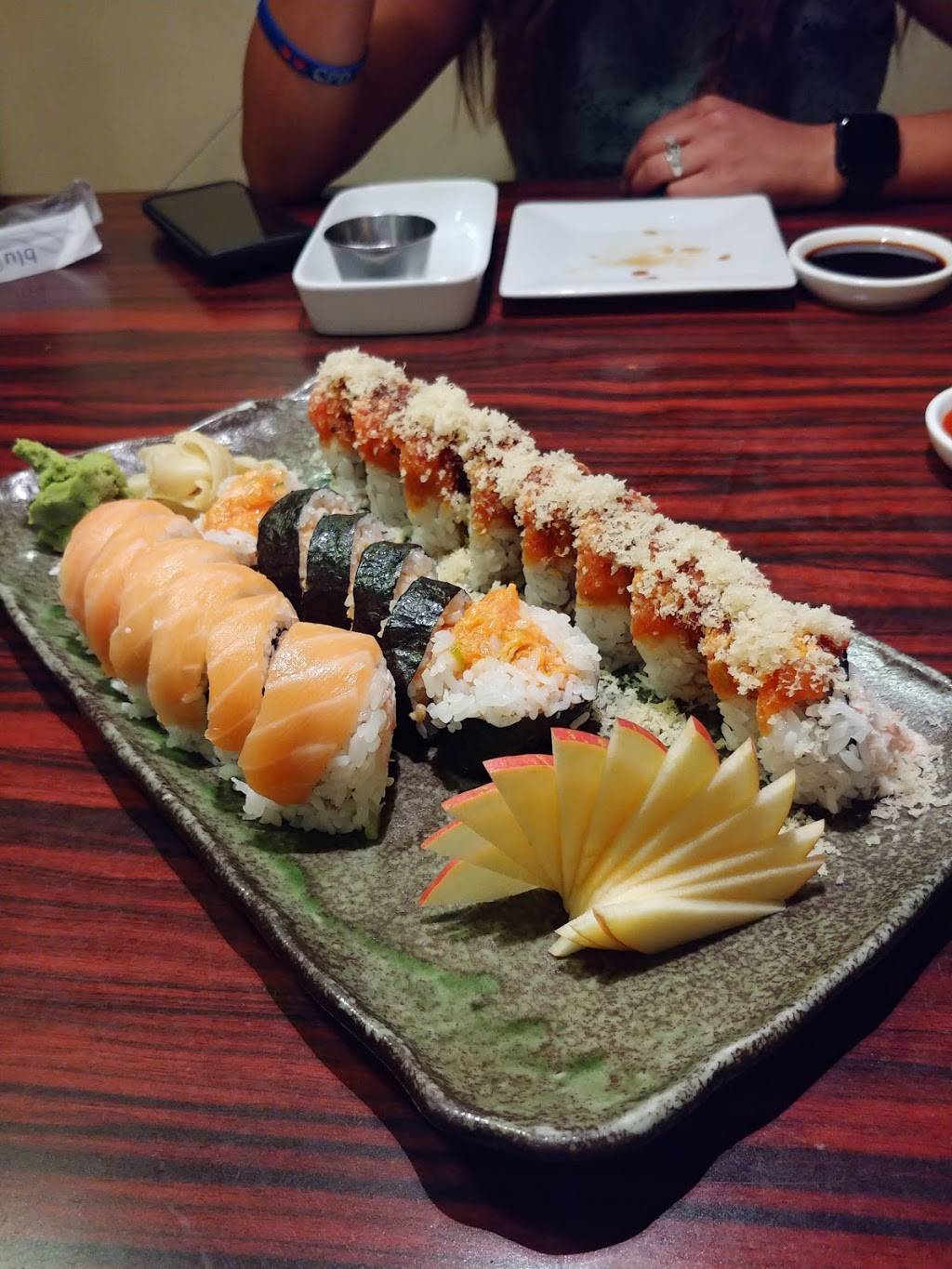 BluFish Glenview Sushi Bistro & Grill | restaurant | 2709 Pfingsten Rd, Glenview, IL 60026, USA | 8472723474 OR +1 847-272-3474