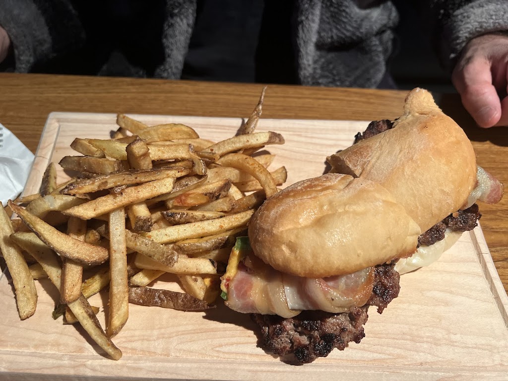 El Hefe | restaurant | 30 N State St, Girard, OH 44420, USA | 3305307063 OR +1 330-530-7063