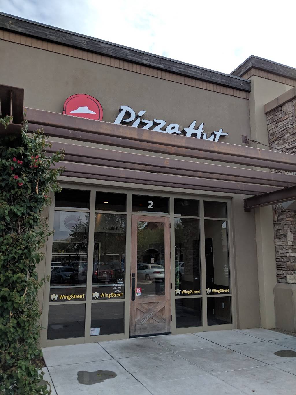 Pizza Hut | restaurant | 4970 S Gilbert Rd, Chandler, AZ 85249, USA | 4808837815 OR +1 480-883-7815