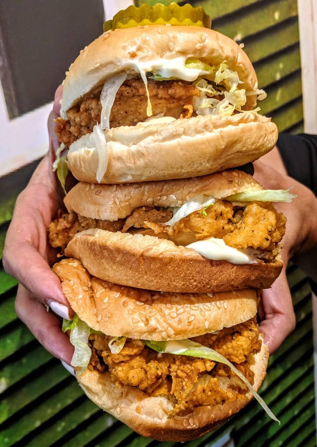 Mary Browns Chicken & Taters | restaurant | 3199 Dufferin St, North York, ON M6A 2T2, Canada | 4167870739 OR +1 416-787-0739