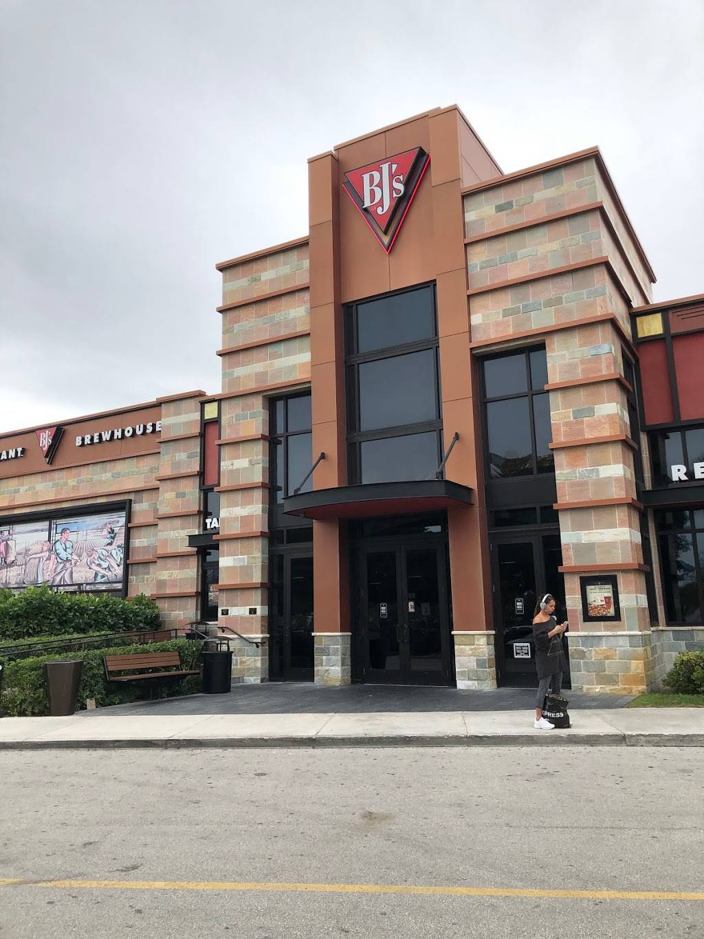 BJs Restaurant & Brewhouse | restaurant | 8888 SW 136th St, Miami, FL 33176, USA | 3052517550 OR +1 305-251-7550