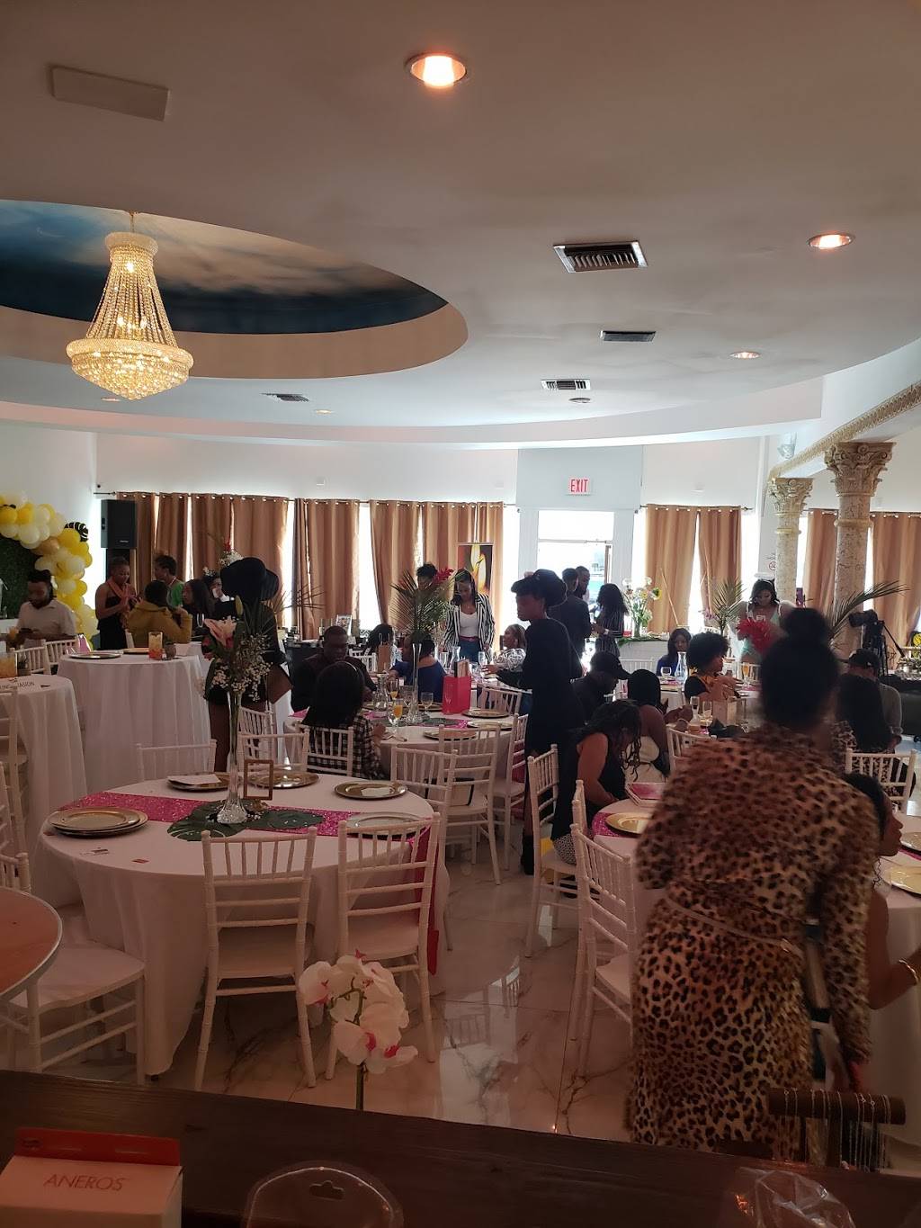 Leonas Palace | restaurant | 2029 Harrison St, Hollywood, FL 33020, USA | 9543429035 OR +1 954-342-9035