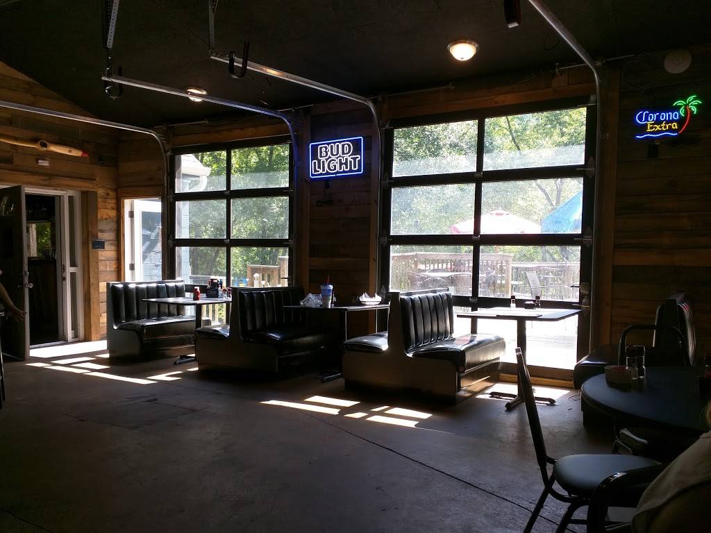 Waterfront Grille and Gathering | restaurant | 220 Athens Boonesboro Rd, Winchester, KY 40391, USA | 8595279910 OR +1 859-527-9910