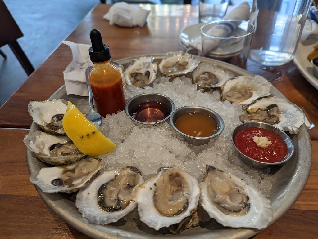 King Street Oyster Bar | restaurant | 22 M St NE Suite A1, Washington, DC 20002, USA | 2026218513 OR +1 202-621-8513