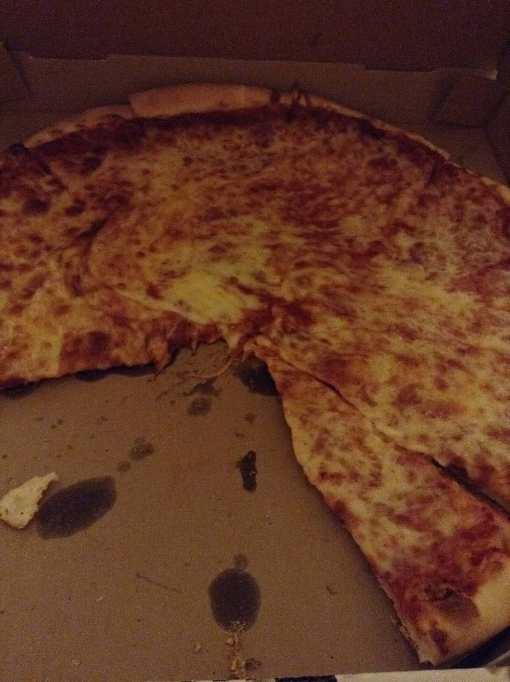 Ginos Pizza | restaurant | 2748, 1556 Wealthy St SE, Grand Rapids, MI 49506, USA | 6164586522 OR +1 616-458-6522