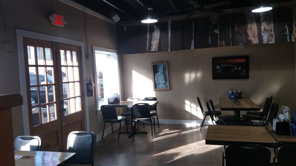 Slims Bar & Grill | restaurant | 114 N Powell St, Forest City, NC 28043, USA | 8283820283 OR +1 828-382-0283