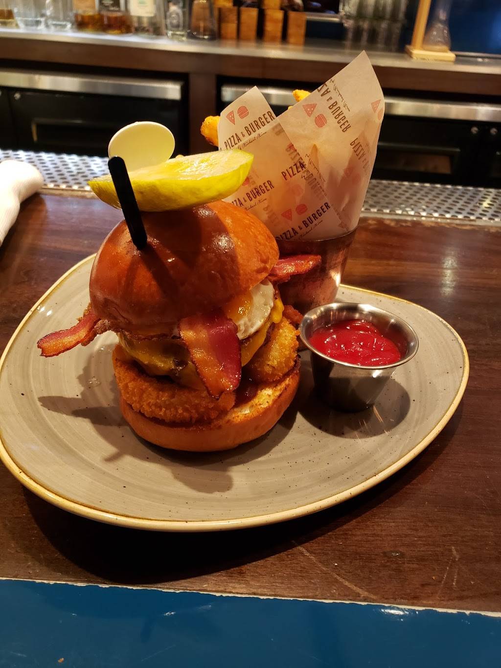 Pizza & Burger by Michael Mina | meal takeaway | 4441 Collins Ave, Miami Beach, FL 33140, USA | 3056744636 OR +1 305-674-4636