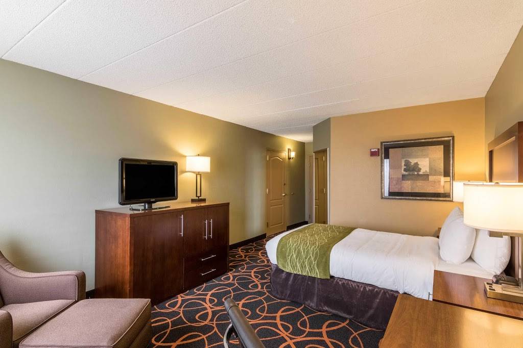 Comfort Inn | restaurant | 3000 Harbor Ln N, Plymouth, MN 55447, USA | 7635591222 OR +1 763-559-1222