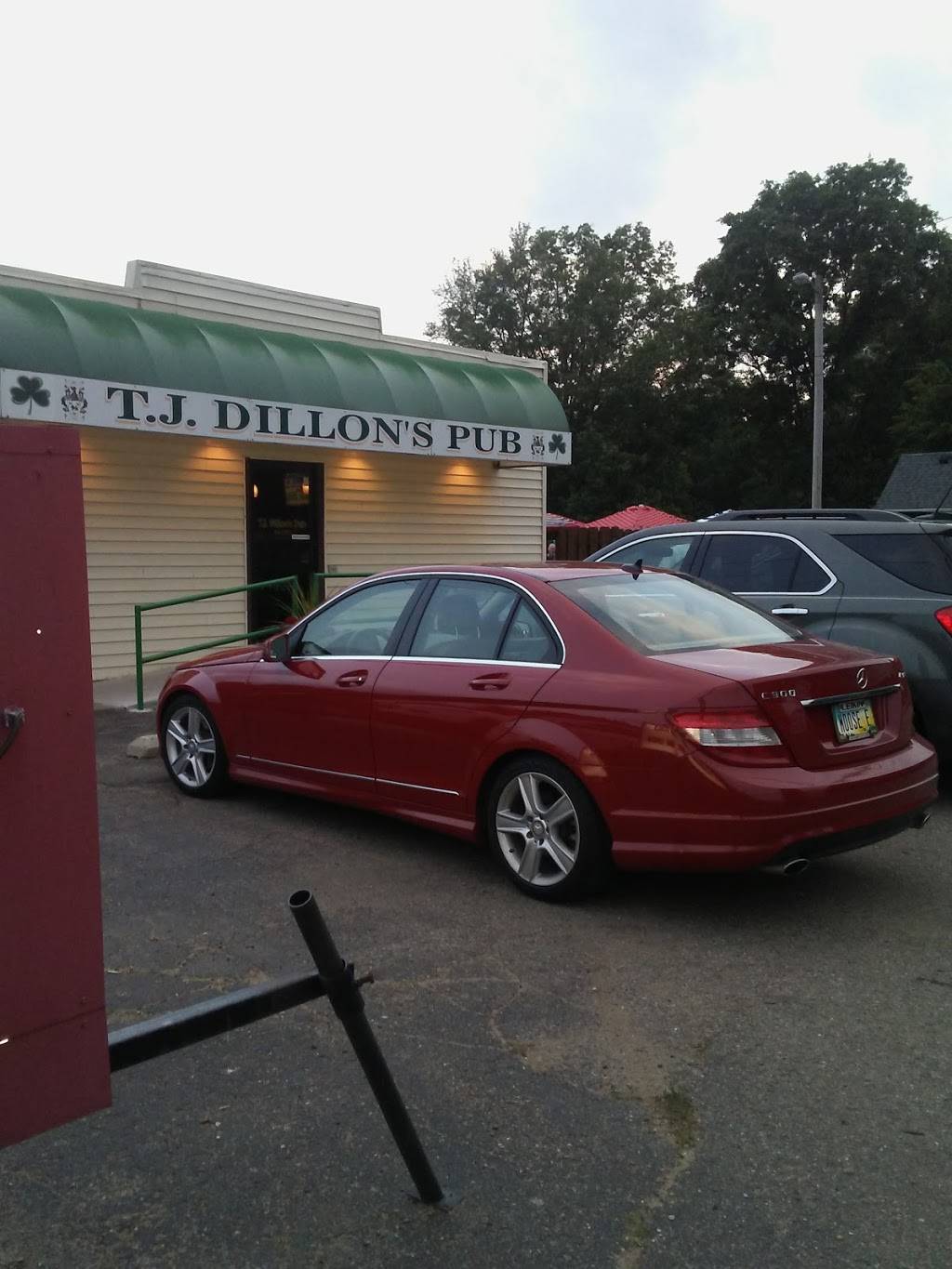 T J Dillons Pub | restaurant | 1911 Erie Ave NW, Massillon, OH 44646, USA | 3308320107 OR +1 330-832-0107