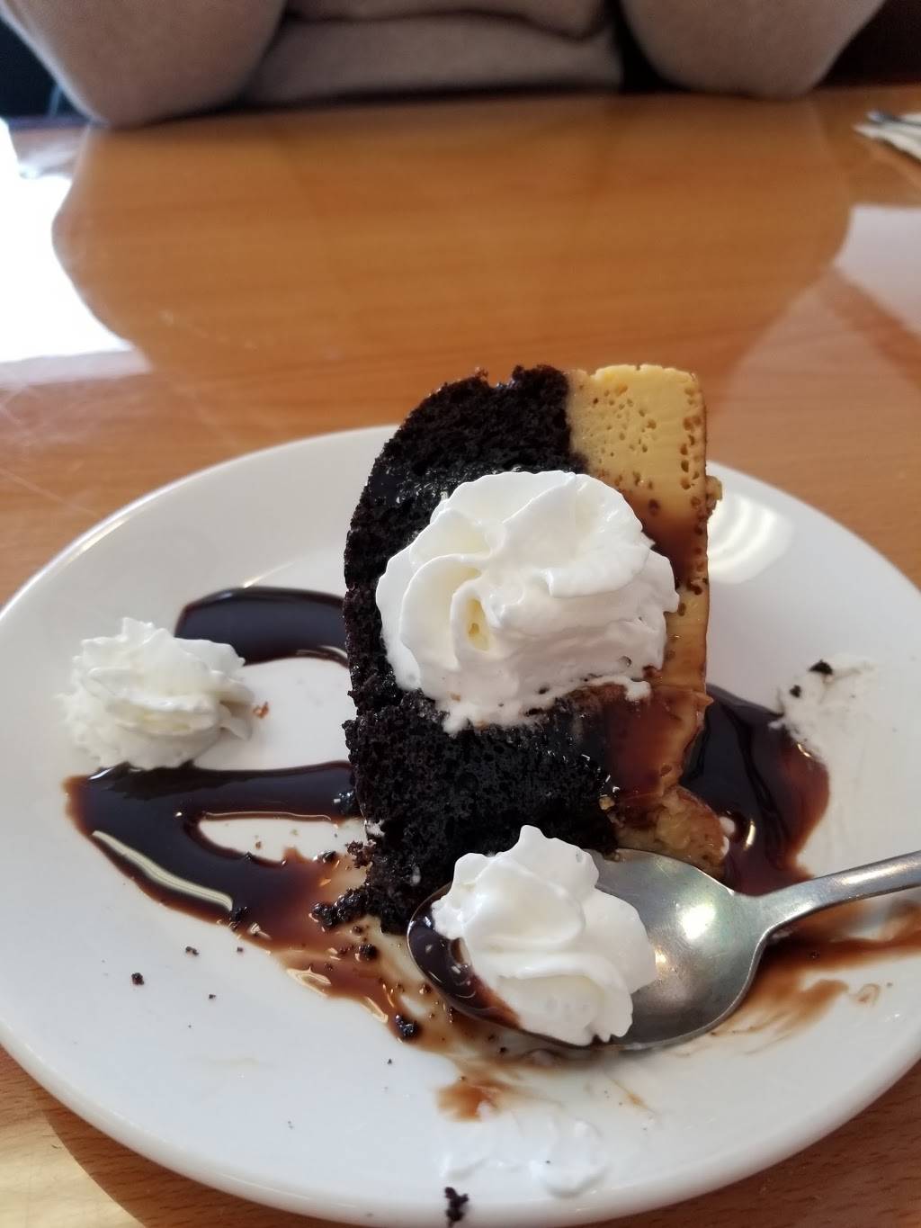 Carmelas Restaurant | restaurant | 2303 E Washington St, Bloomington, IL 61704, USA | 3096620186 OR +1 309-662-0186