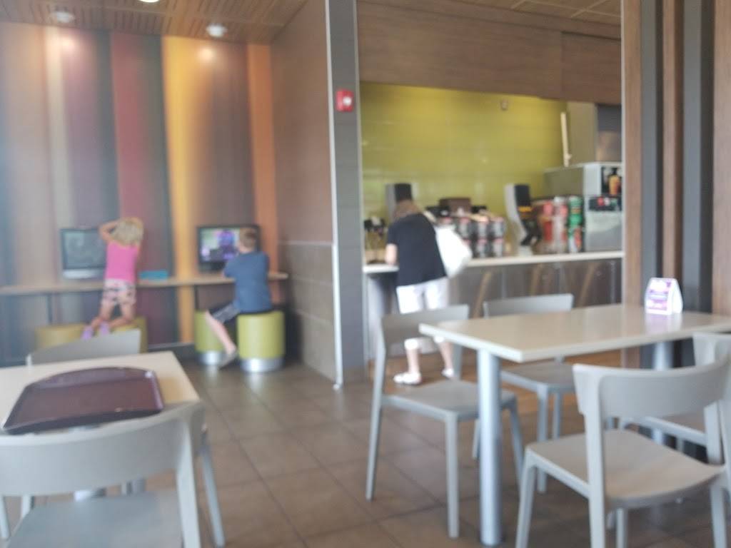 McDonalds | cafe | 822 Central St, Franklin, NH 03235, USA | 6039349820 OR +1 603-934-9820