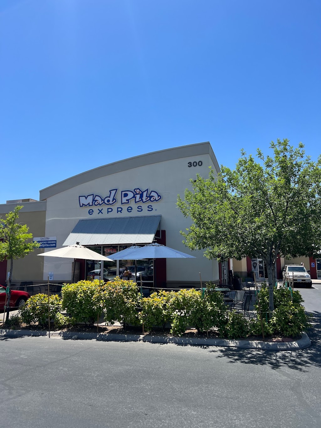 Mad Pita Express | restaurant | 2376 Red Cliffs Dr APT 316, St. George, UT 84790, USA | 4352151855 OR +1 435-215-1855