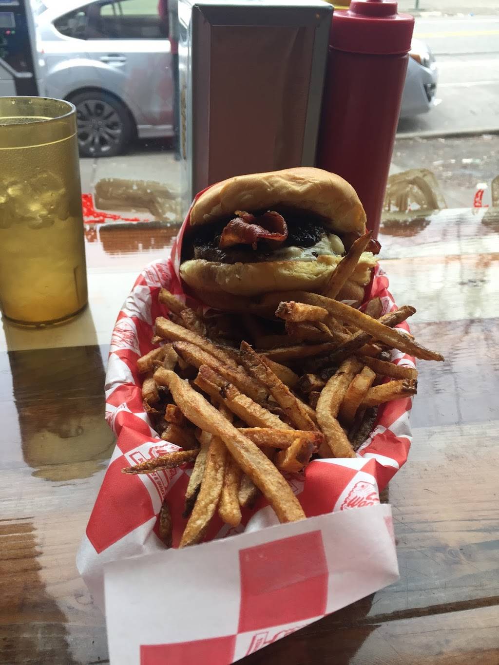 3rd Deck Burger Bar | restaurant | 151 Riverfront Pkwy, Chattanooga, TN 37402, USA | 4232664488 OR +1 423-266-4488