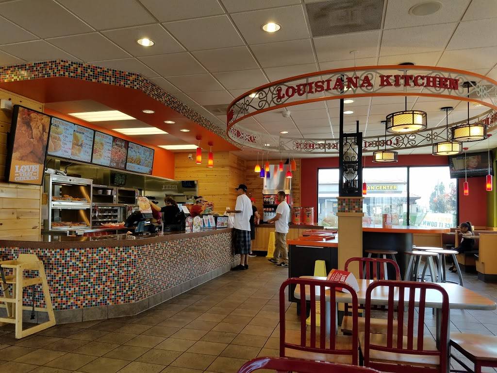 Popeyes Louisiana Kitchen | restaurant | 3825 W 1st St, Santa Ana, CA 92703, USA | 7142655511 OR +1 714-265-5511