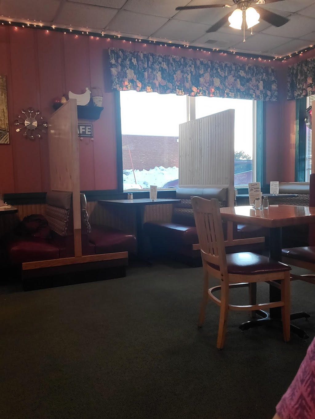 Johnnie Mars Family Restaurant | restaurant | 2401 5th St, Sioux City, IA 51101, USA | 7122527802 OR +1 712-252-7802