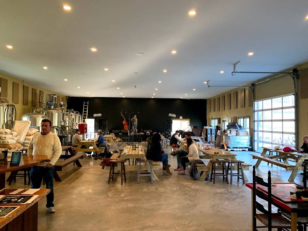 B Chord Brewing Company | restaurant | 34266 Williams Gap Rd, Round Hill, VA 20141, USA | 5714749191 OR +1 571-474-9191