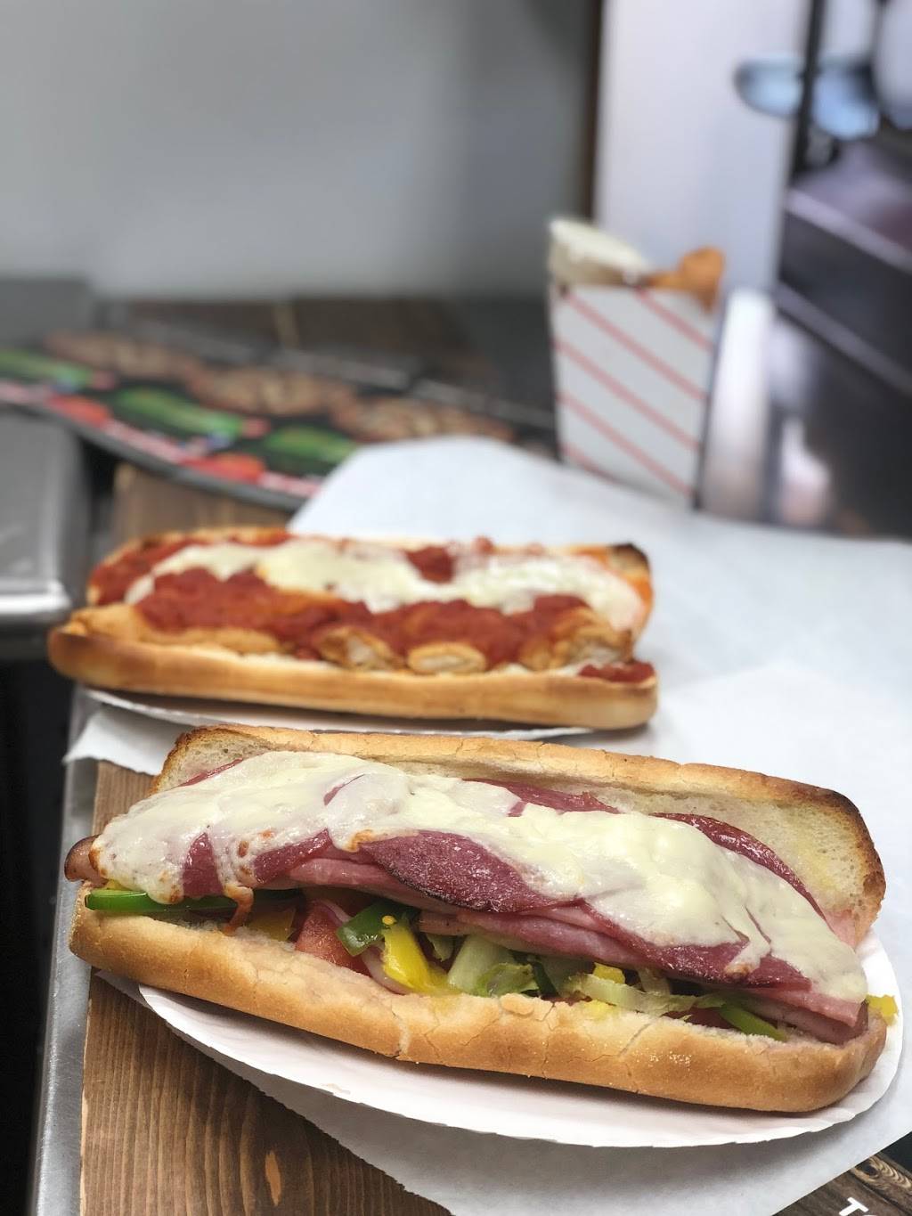 Tom’s Kitchen | restaurant | 1526 Smith St, North Providence, RI 02911, USA | 4013531416 OR +1 401-353-1416