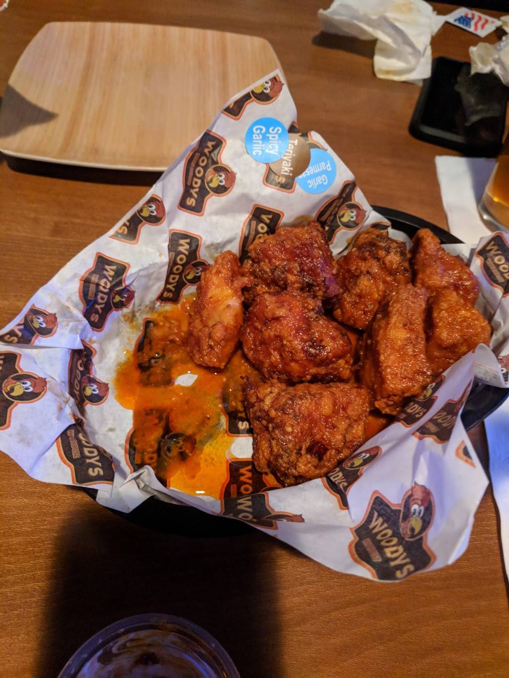 Woodys Wing House | restaurant | 161 E Campus View Blvd, Columbus, OH 43235, USA | 6144339464 OR +1 614-433-9464