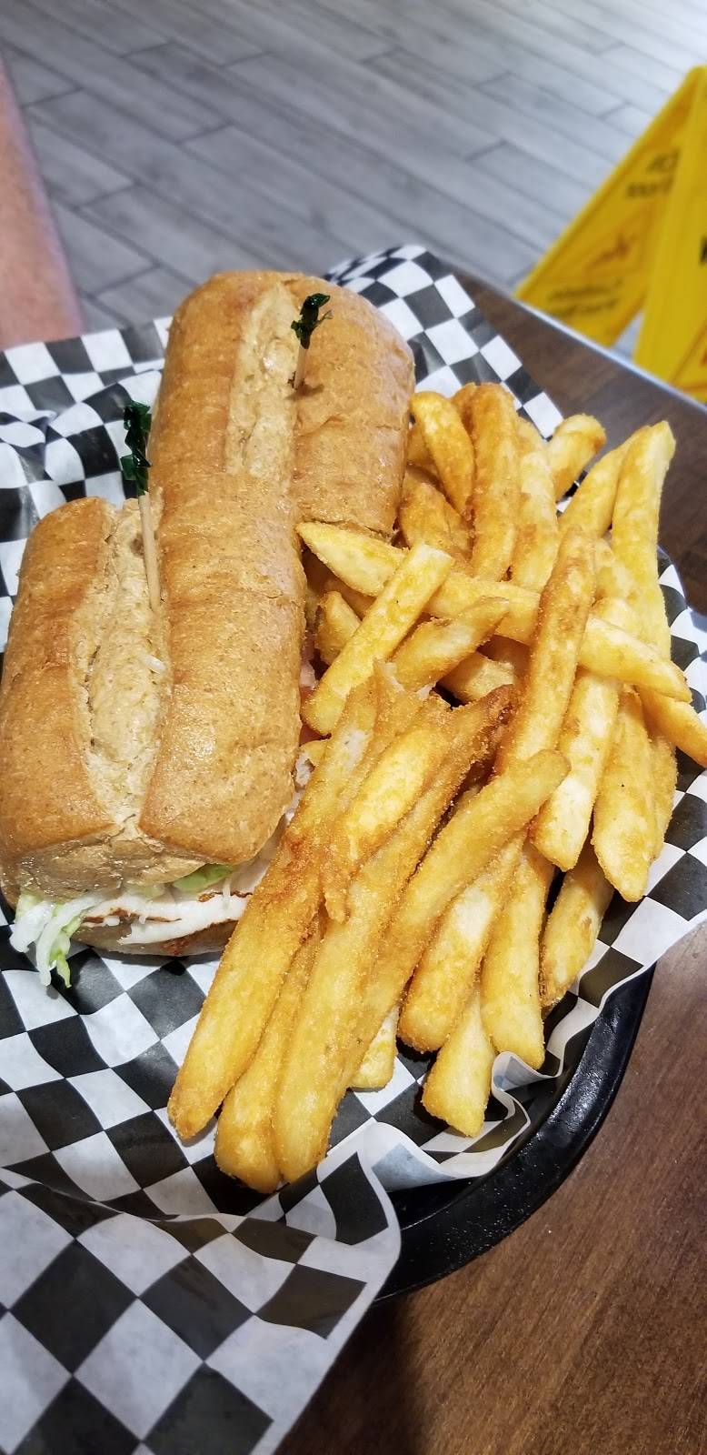 Mamas Chicken Kitchen | restaurant | 1244 East Pkwy, Gatlinburg, TN 37738, USA | 8654121333 OR +1 865-412-1333