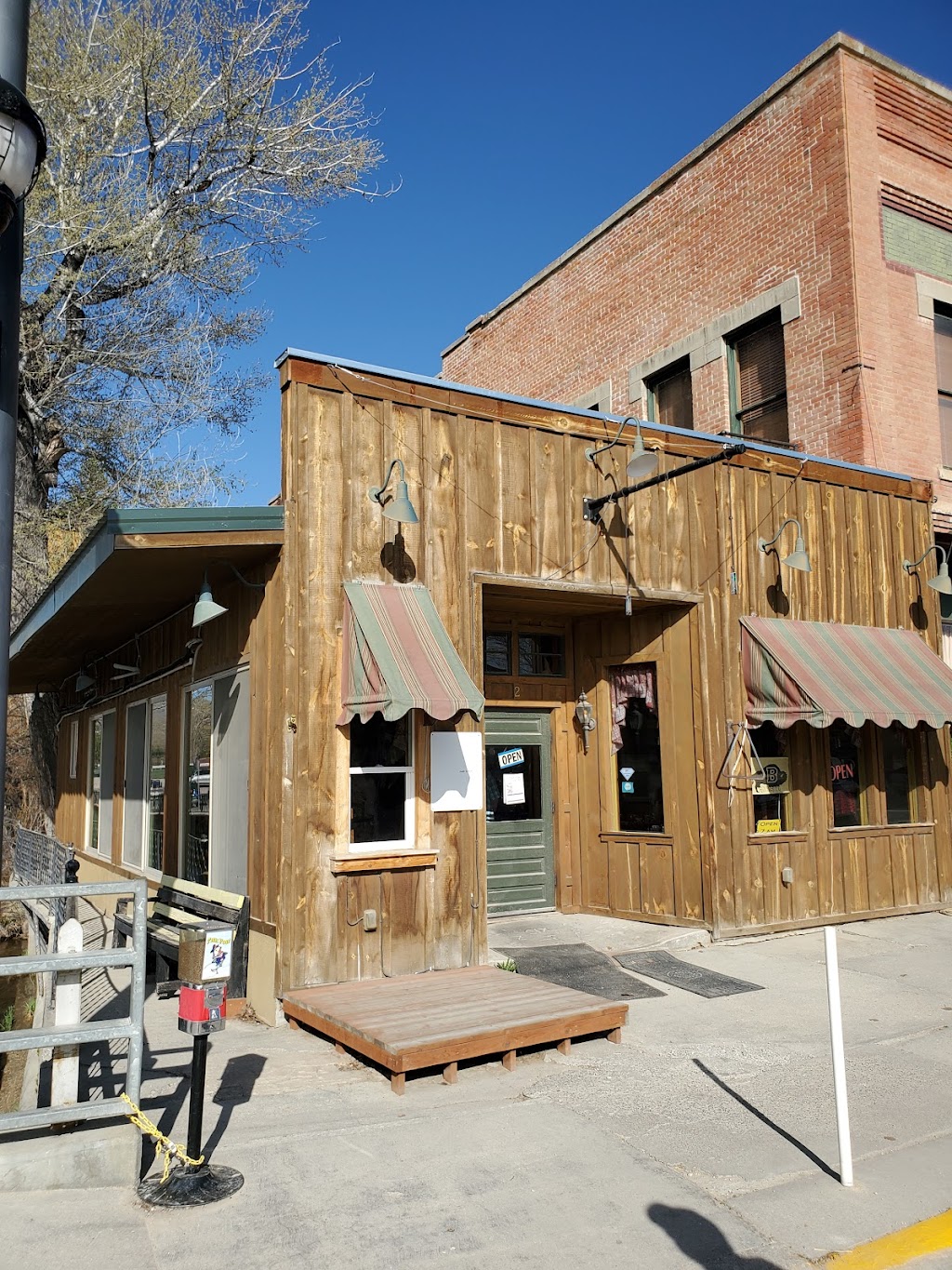 Busy Bee Cafe | restaurant | 10 N Main St, Buffalo, WY 82834, USA | 3076840451 OR +1 307-684-0451