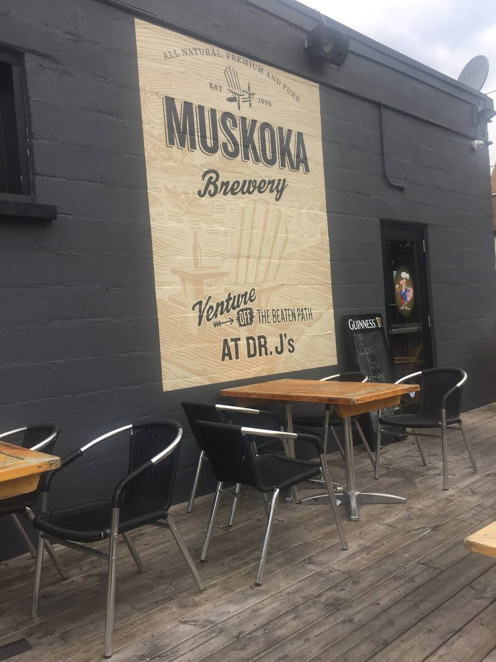 Dr. Js BBQ & Brews | restaurant | 282 Aylmer St N, Peterborough, ON K9J 3K7, Canada | 7058745717 OR +1 705-874-5717