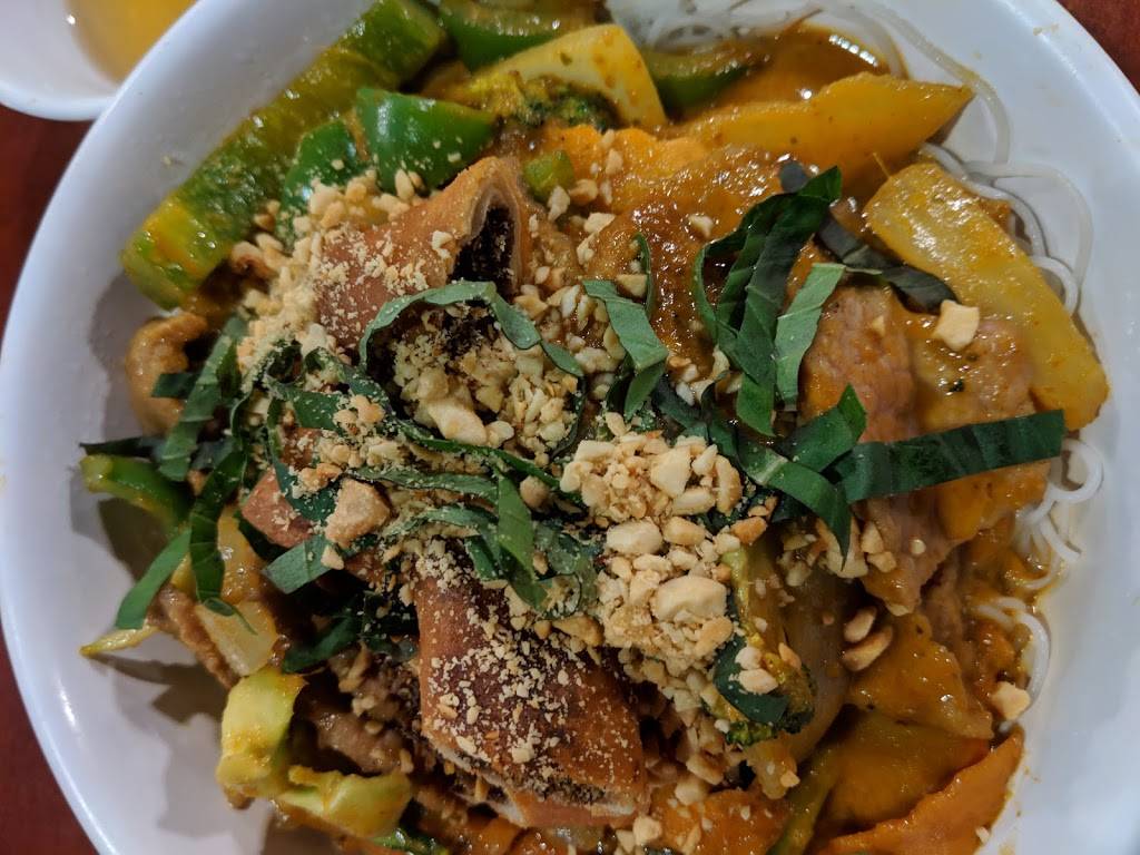 Phnom Penh Restaurant | restaurant | 1929 W 25th St, Cleveland, OH 44113, USA | 2163572951 OR +1 216-357-2951