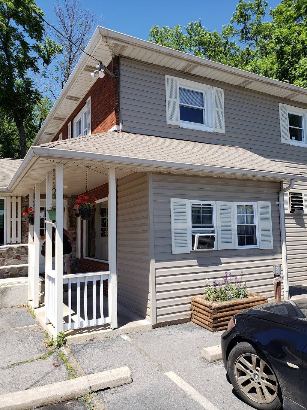 Bollingers Restaurant, Catering, and BBQ | restaurant | 210 N Church St, Thurmont, MD 21788, USA | 3012713500 OR +1 301-271-3500