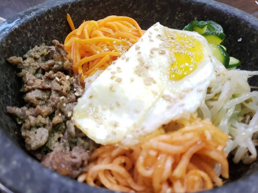 Ma Ma House | restaurant | 100 E Algonquin Rd, Arlington Heights, IL 60005, USA | 8476909886 OR +1 847-690-9886