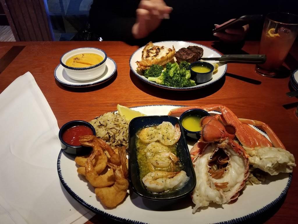 Red Lobster | restaurant | 6440 Redwood Dr, Rohnert Park, CA 94928, USA | 7075863640 OR +1 707-586-3640