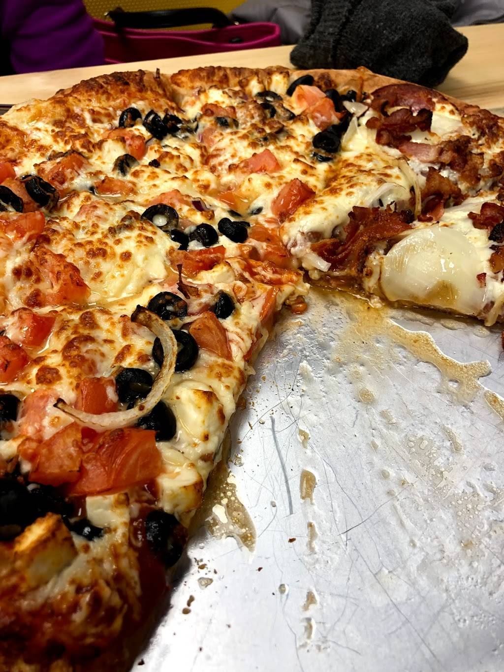 Ramone Pizzeria et Cantine | restaurant | 238 Chemin des Patriotes N, Mont-Saint-Hilaire, QC J3H 3H3, Canada | 4504464040 OR +1 450-446-4040