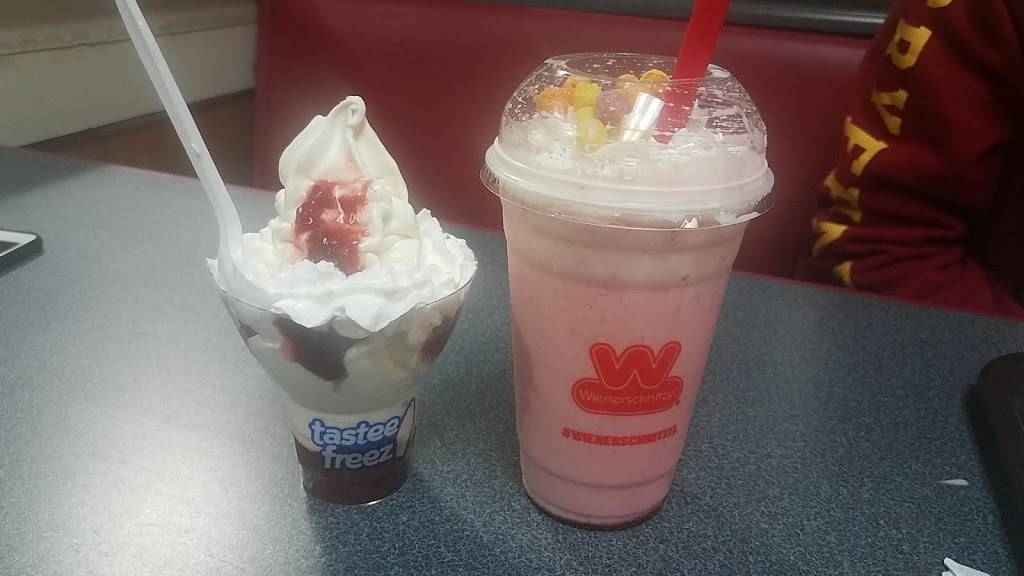 Wienerschnitzel | restaurant | 898 Sunrise Ave, Roseville, CA 95661, USA | 9167839112 OR +1 916-783-9112