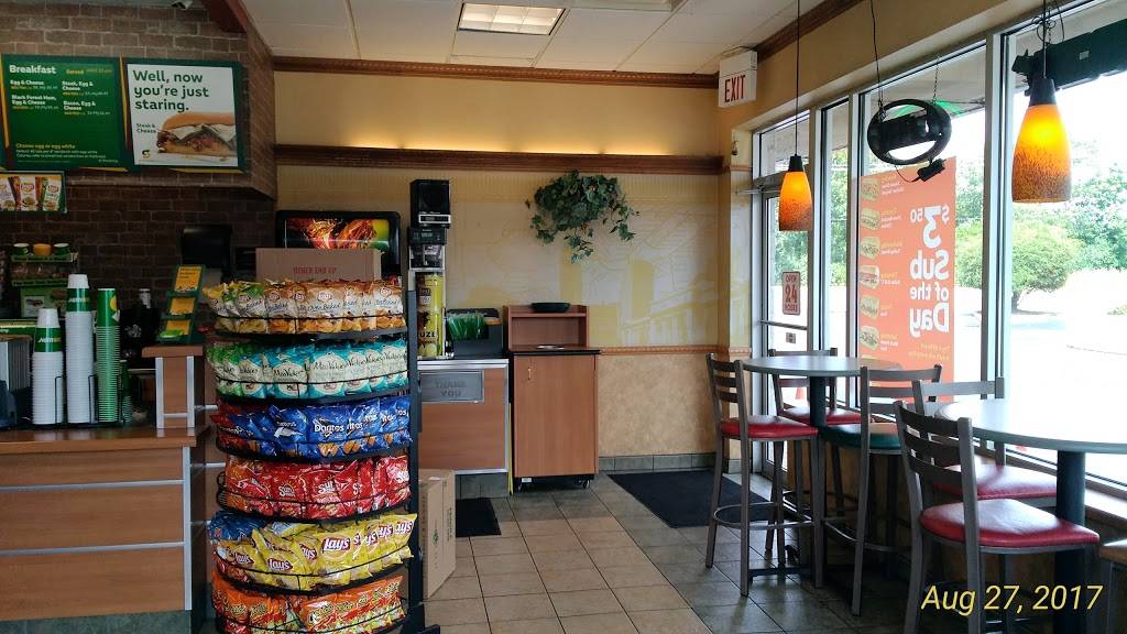 Subway Restaurants | restaurant | 2096 Miner St, Des Plaines, IL 60016, USA | 8472997827 OR +1 847-299-7827