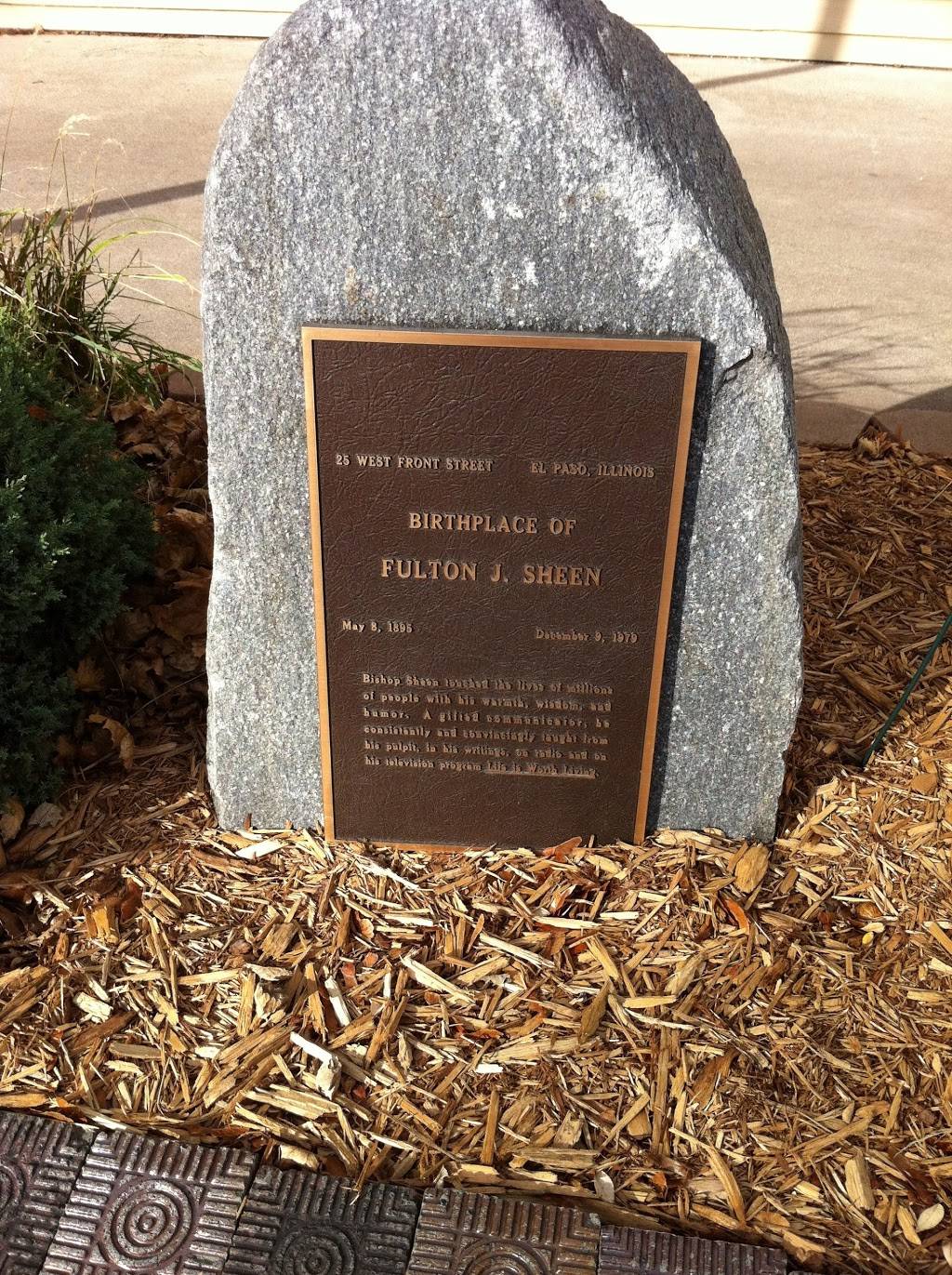 Topsys Bar & Grill | restaurant | 23 W Front St, El Paso, IL 61738, USA | 3095274338 OR +1 309-527-4338