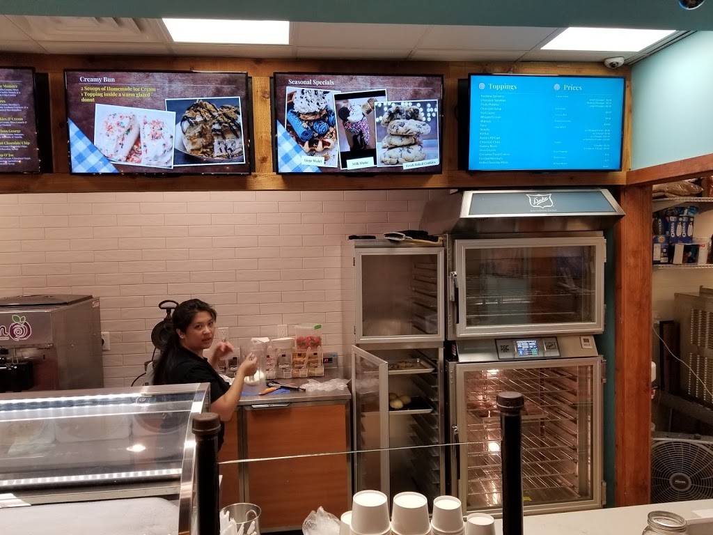 Luigis Ice Cream | restaurant | 60 Broad St, Red Bank, NJ 07701, USA | 7323837707 OR +1 732-383-7707