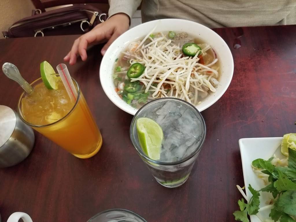 Pho Delite | restaurant | 393 W Shaw Ave, Clovis, CA 93612, USA | 5593228688 OR +1 559-322-8688