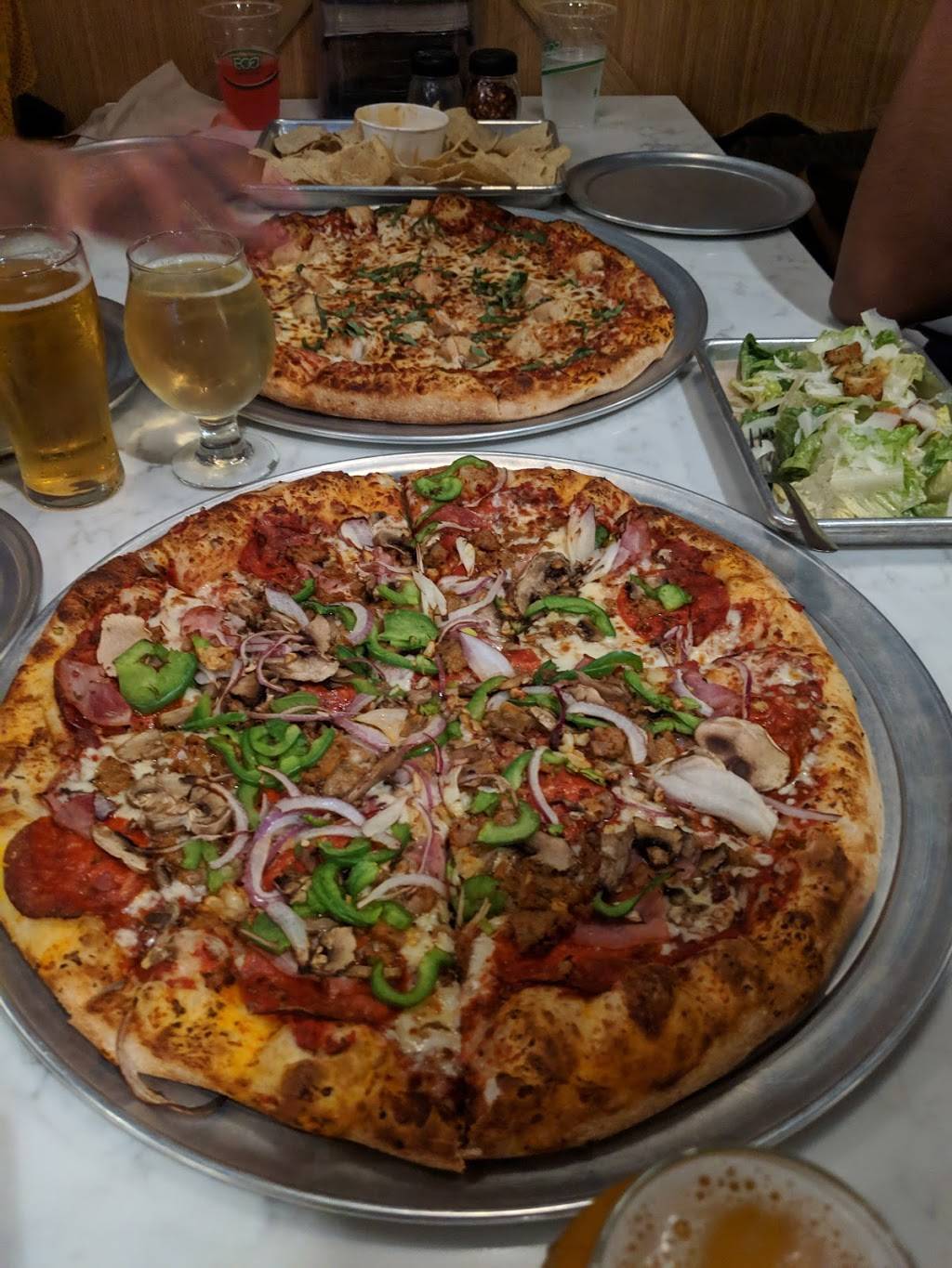 Pinthouse Pizza | restaurant | 2800 Hoppe Trail, Round Rock, TX 78681, USA | 5127170869 OR +1 512-717-0869