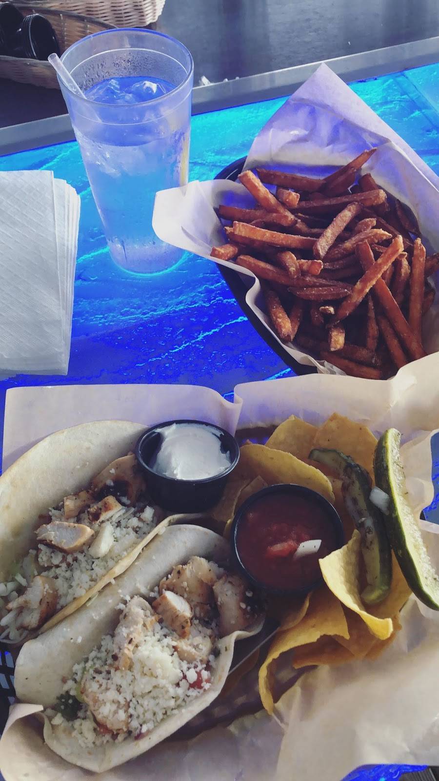 Sharkies Burgers & Brews | restaurant | 300 N Lake Park Blvd, Carolina Beach, NC 28428, USA | 9107071169 OR +1 910-707-1169